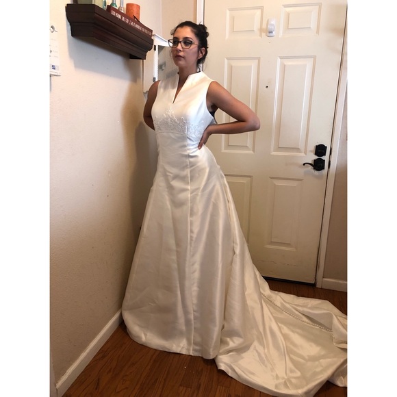 OMG Oleg Cassini High Neck Beautiful Button Detail - Picture 4 of 8